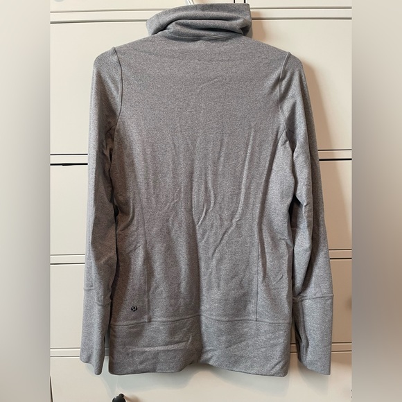 Lululemon zip up. Size 6, tag attached. - Picture 2 of 3